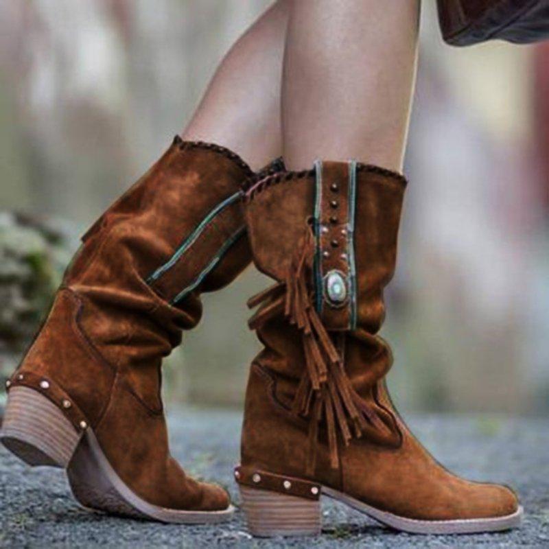 Fringed suede in the middle of the boots