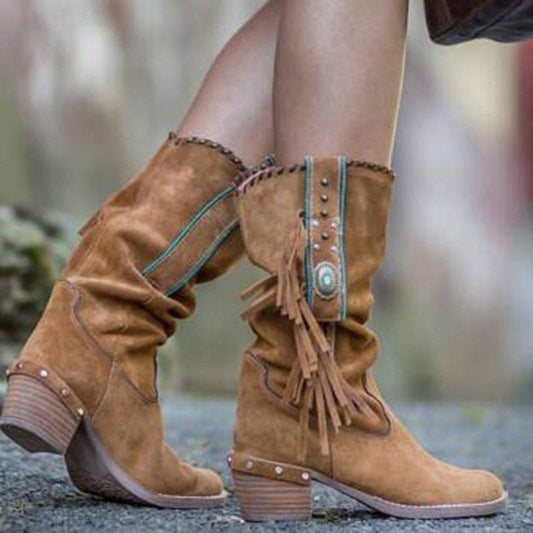 Fringed suede in the middle of the boots